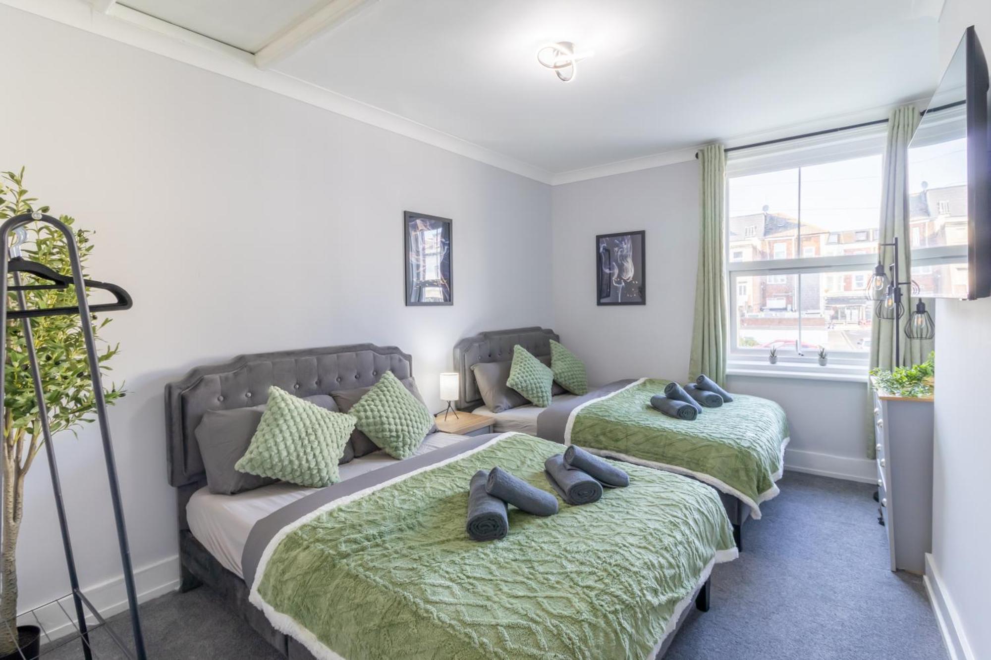 Open Mind Property - Apartment With 2 Double Beds พอร์ตสมัธ ภายนอก รูปภาพ