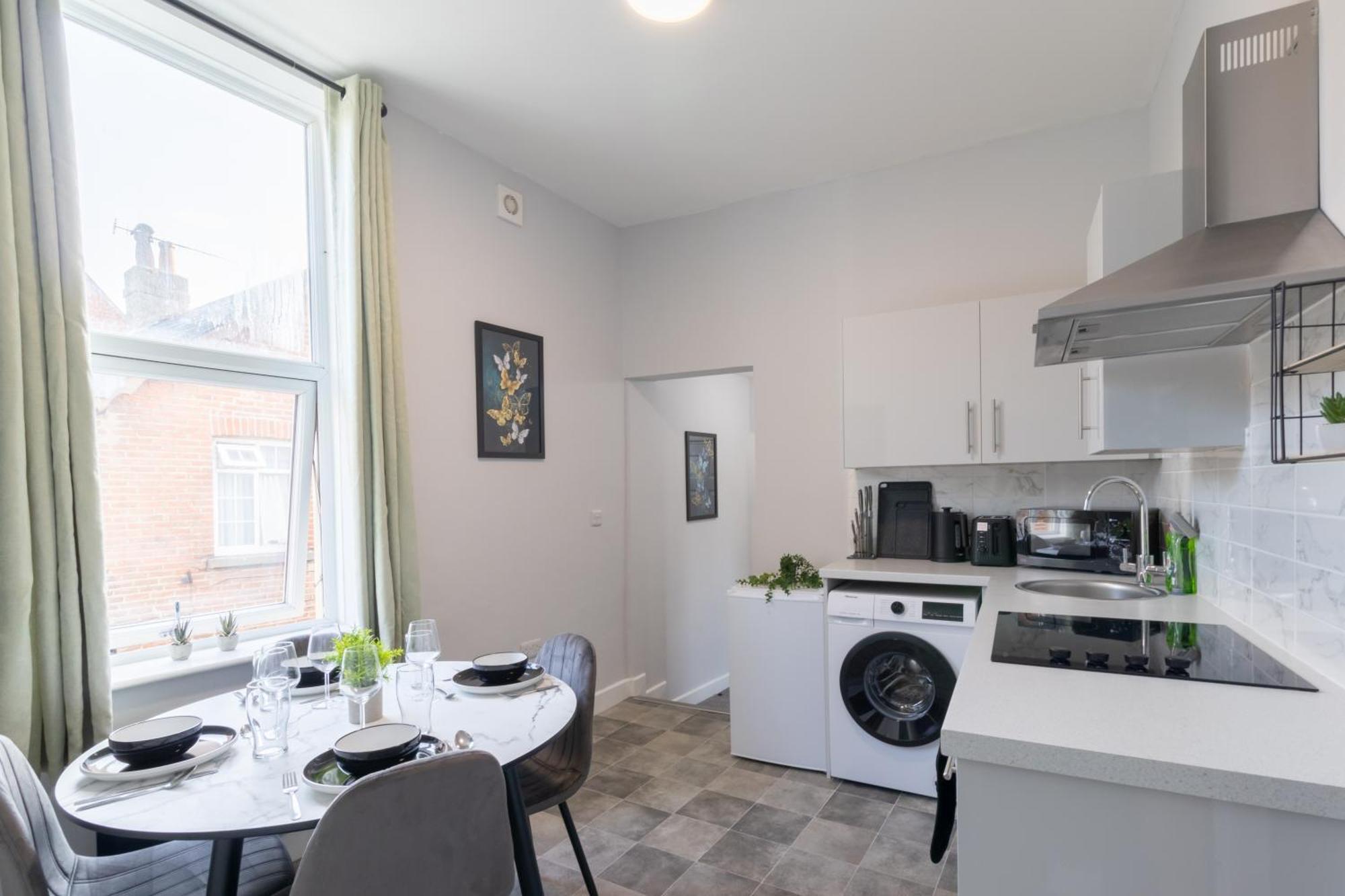 Open Mind Property - Apartment With 2 Double Beds พอร์ตสมัธ ภายนอก รูปภาพ