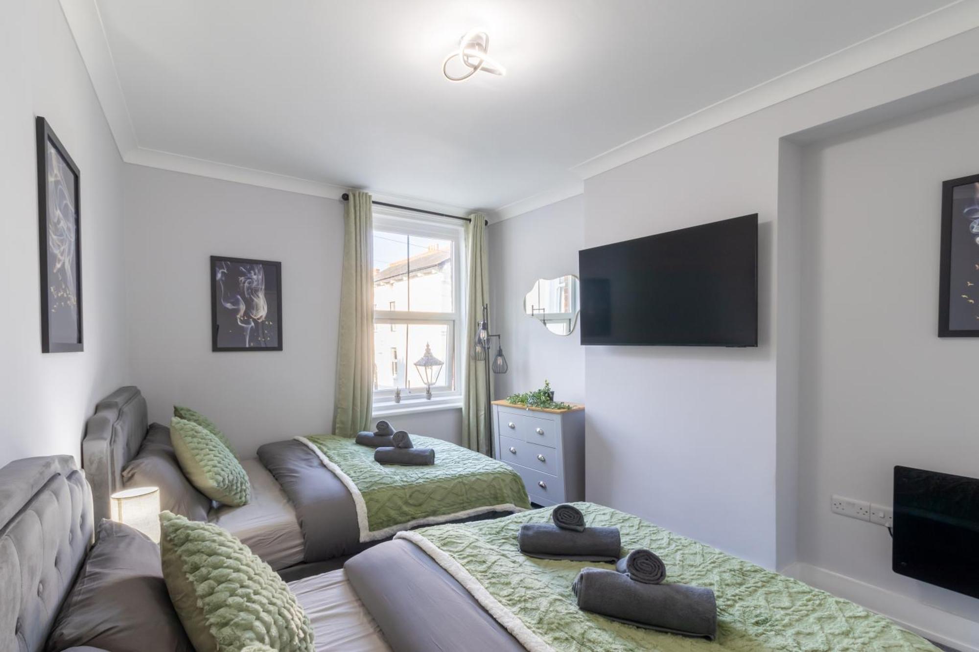 Open Mind Property - Apartment With 2 Double Beds พอร์ตสมัธ ภายนอก รูปภาพ
